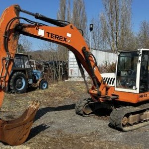 foto 12.5t koparka ofset guma Terex HR42 Schaeff