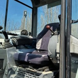 foto 12.5t koparka ofset guma Terex HR42