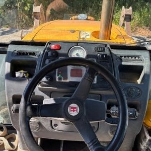 foto Terex TLB890 joystick platniczki koparko-ladowarka
